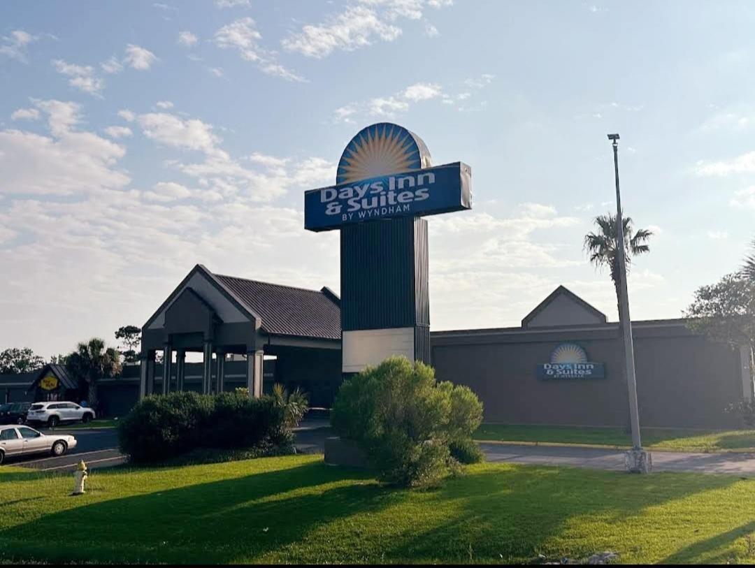 Days Inn & Suites By Wyndham Jennings Kültér fotó