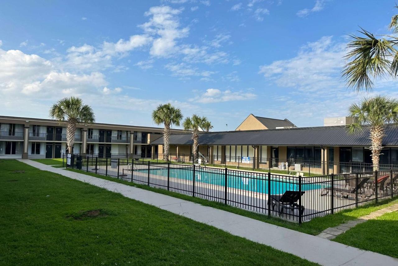 Days Inn & Suites By Wyndham Jennings Kültér fotó
