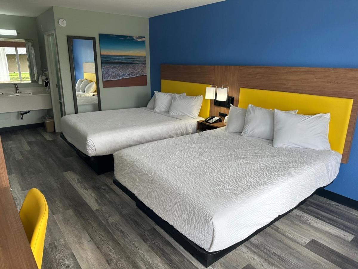Days Inn & Suites By Wyndham Jennings Kültér fotó