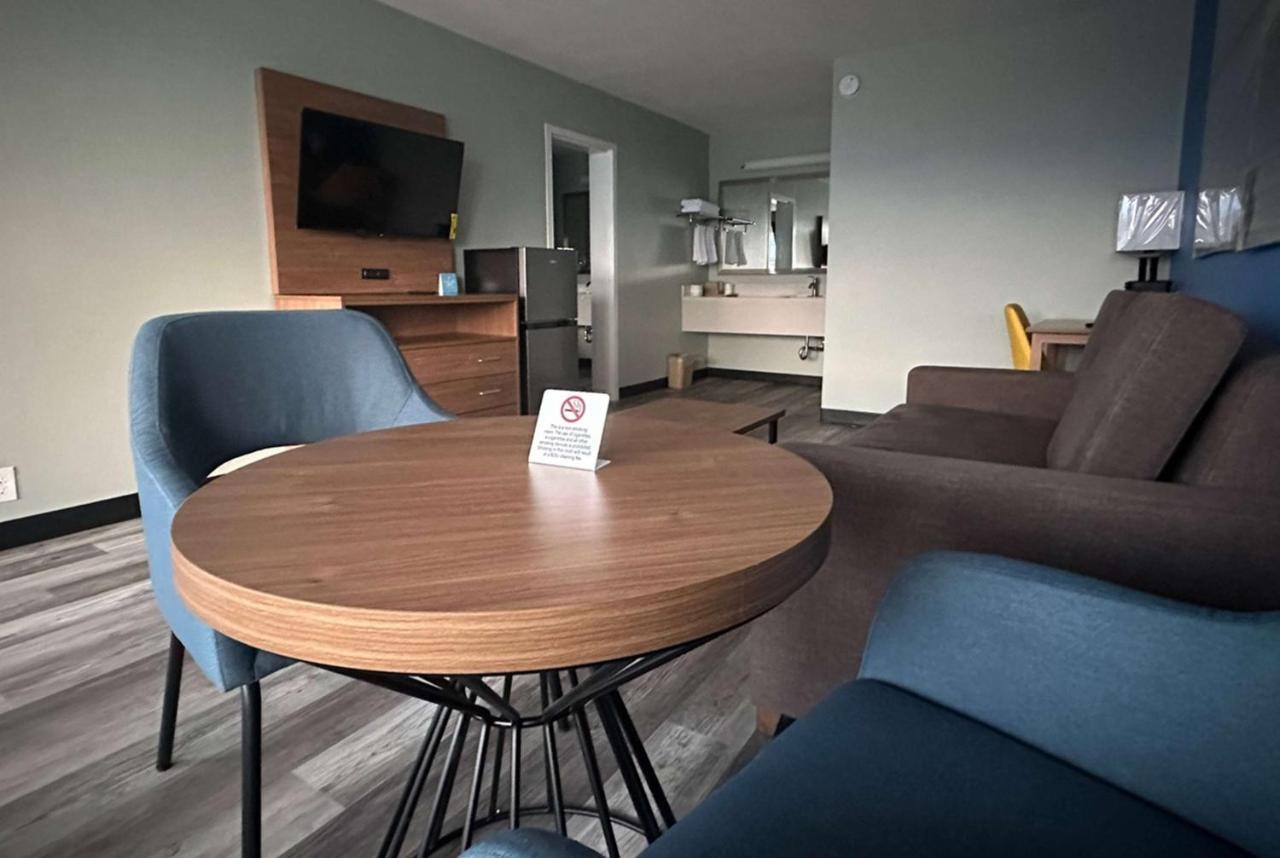 Days Inn & Suites By Wyndham Jennings Kültér fotó