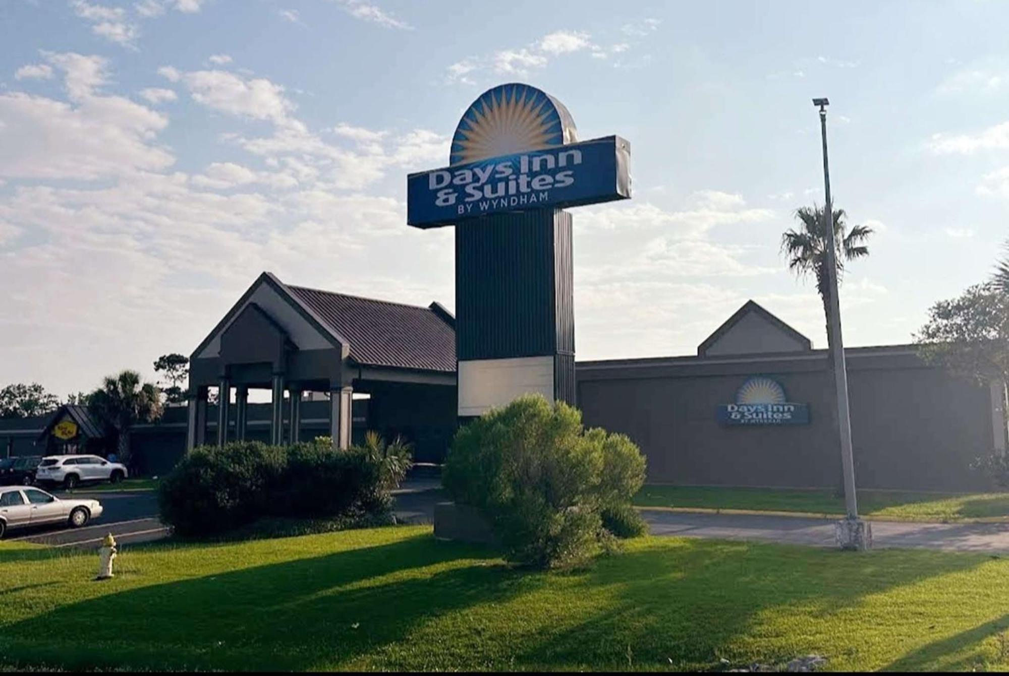 Days Inn & Suites By Wyndham Jennings Kültér fotó